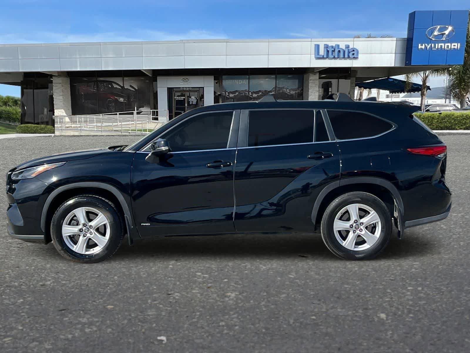 Used 2023 Toyota Highlander LE image 6