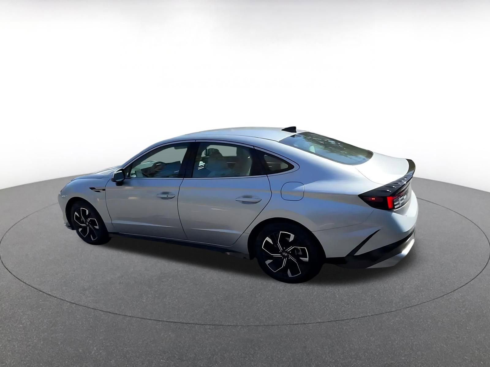 Used 2025 Hyundai Sonata SEL FWD image 10