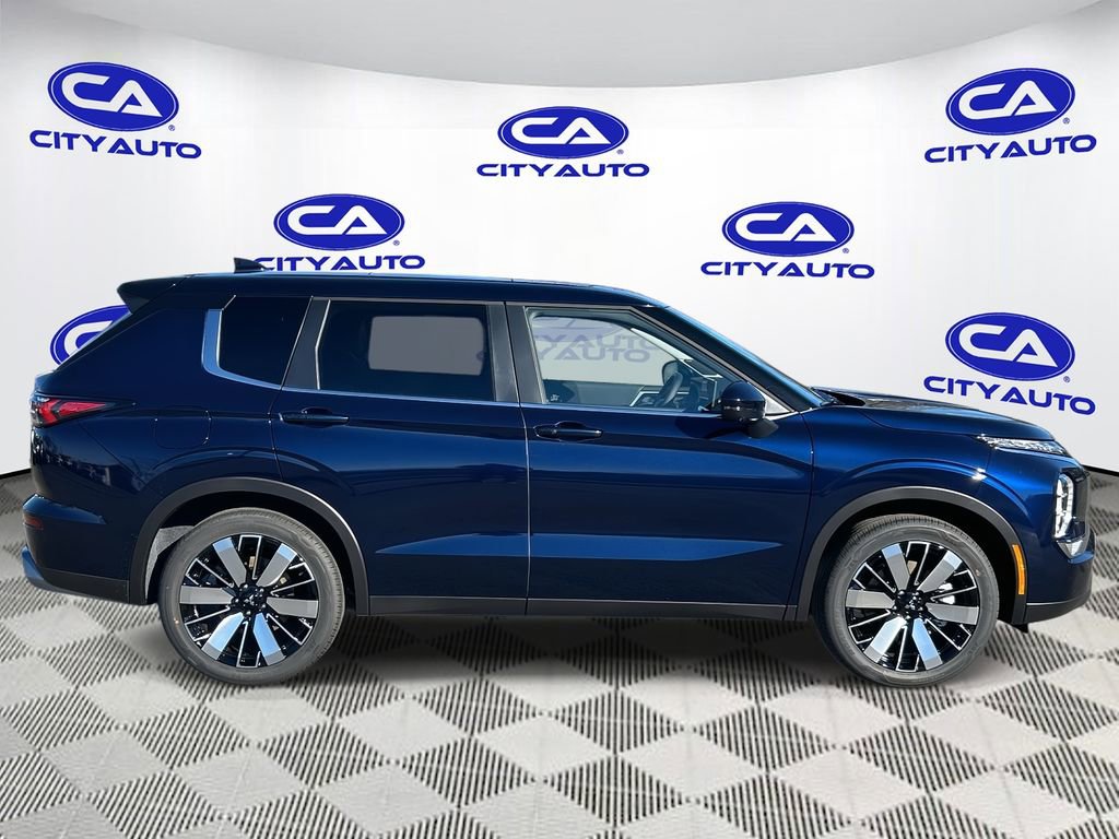 New 2026 Mitsubishi Outlander SE FWD image 2