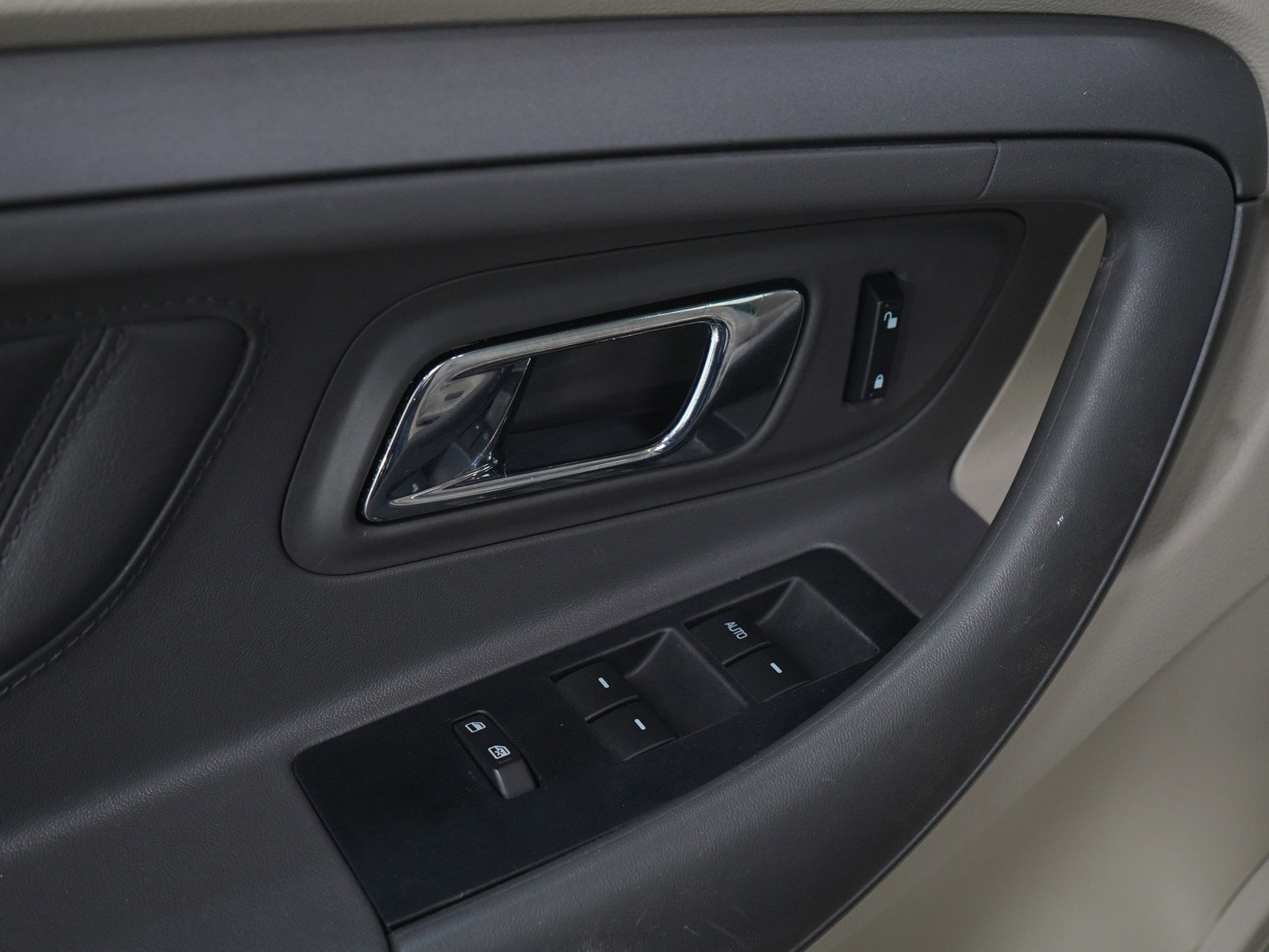 Used 2012 Ford Taurus SEL image 20