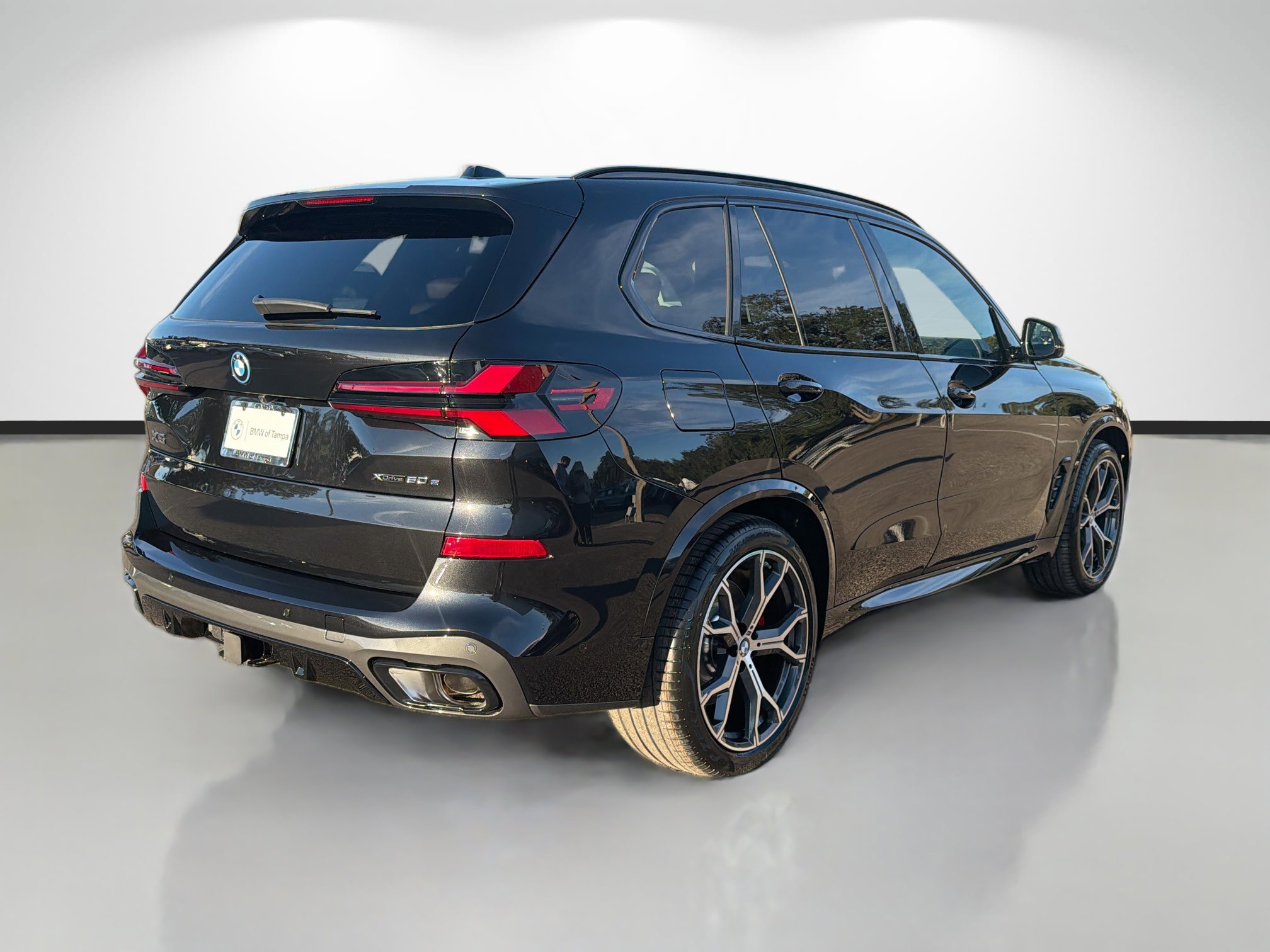 New 2026 BMW X5 xDrive50e w/ Executive Package image 3