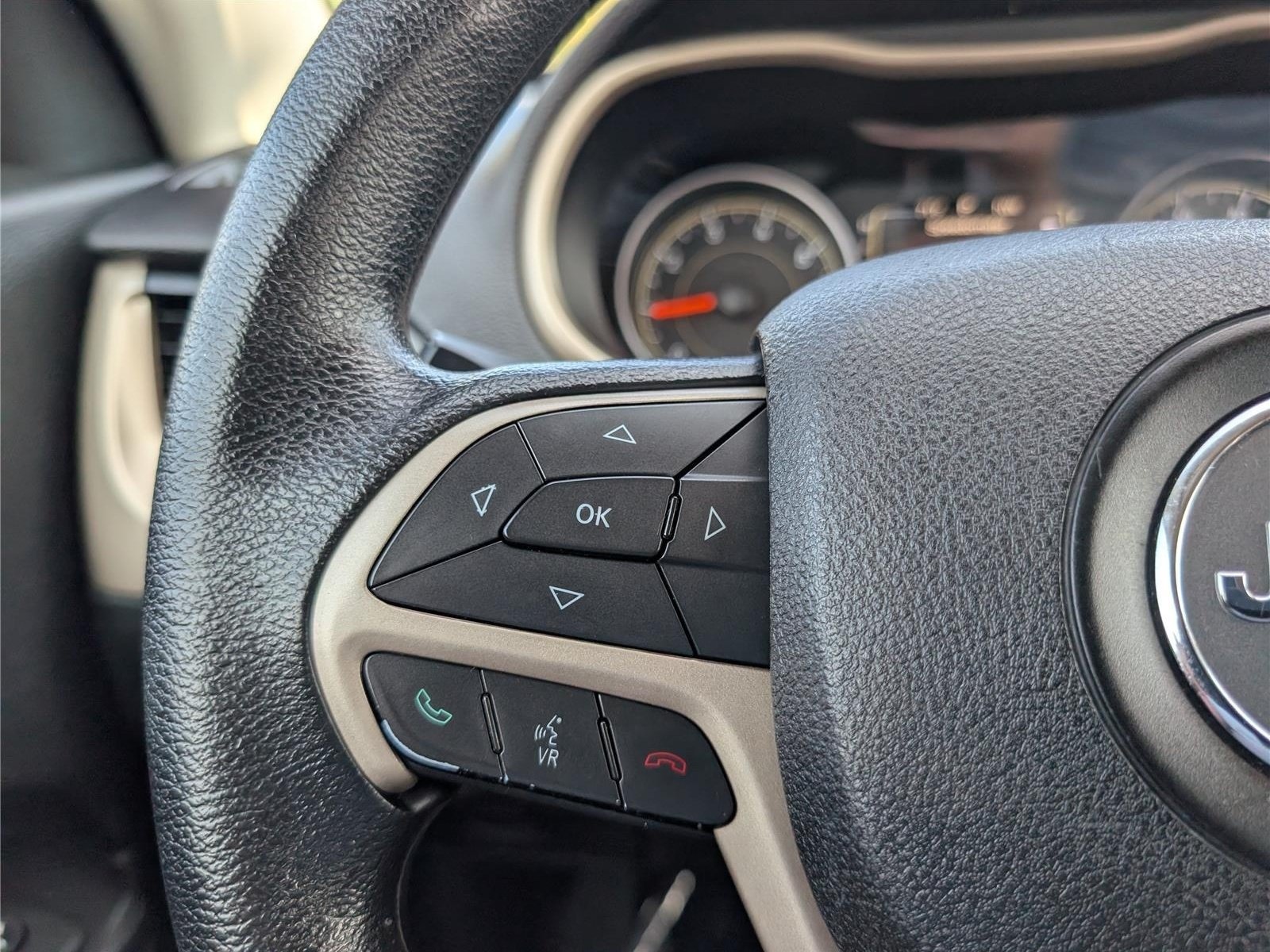 Used 2015 Jeep Cherokee Sport AWD/4WD image 21