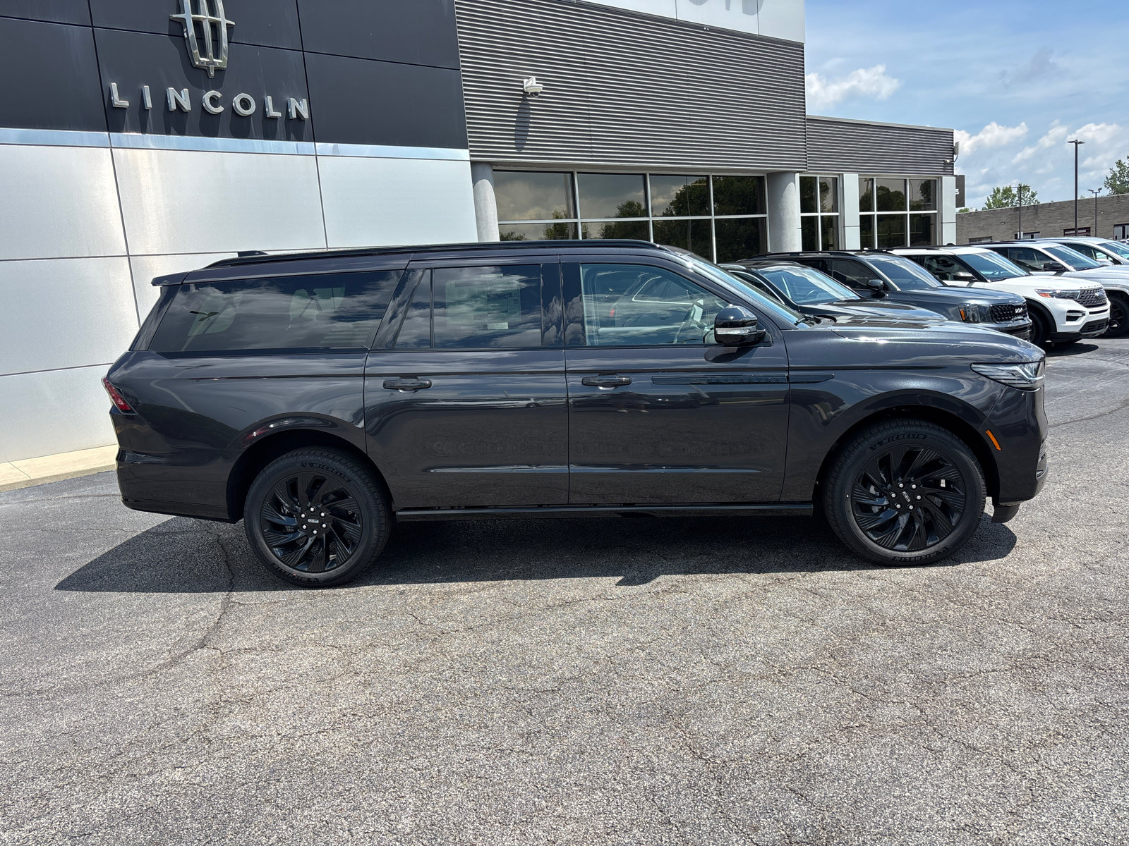 New 2027 Lincoln Navigator L Reserve w/ Jet Appearance Package AWD/4WD image 8