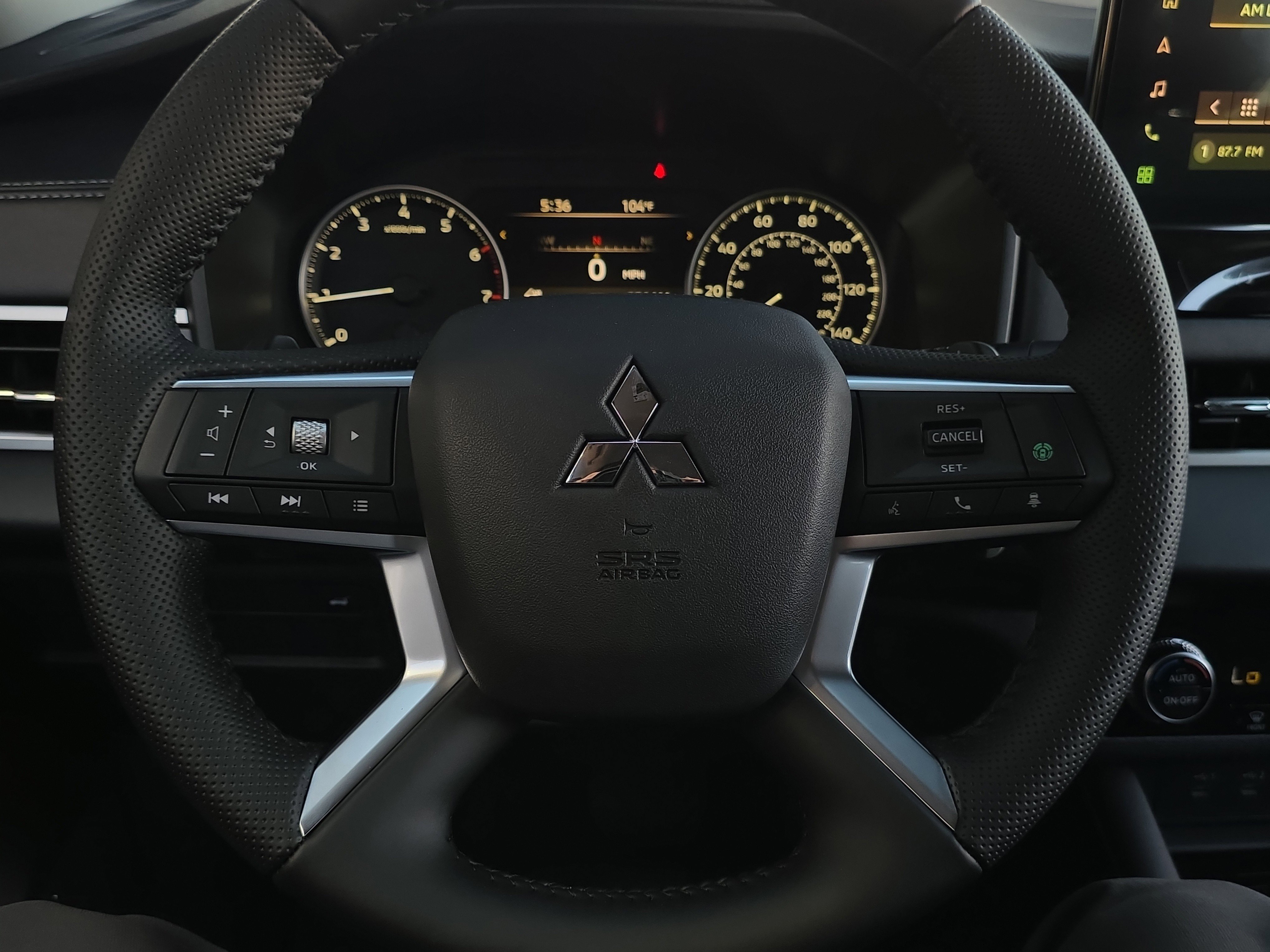 New 2025 Mitsubishi Outlander SE image 10