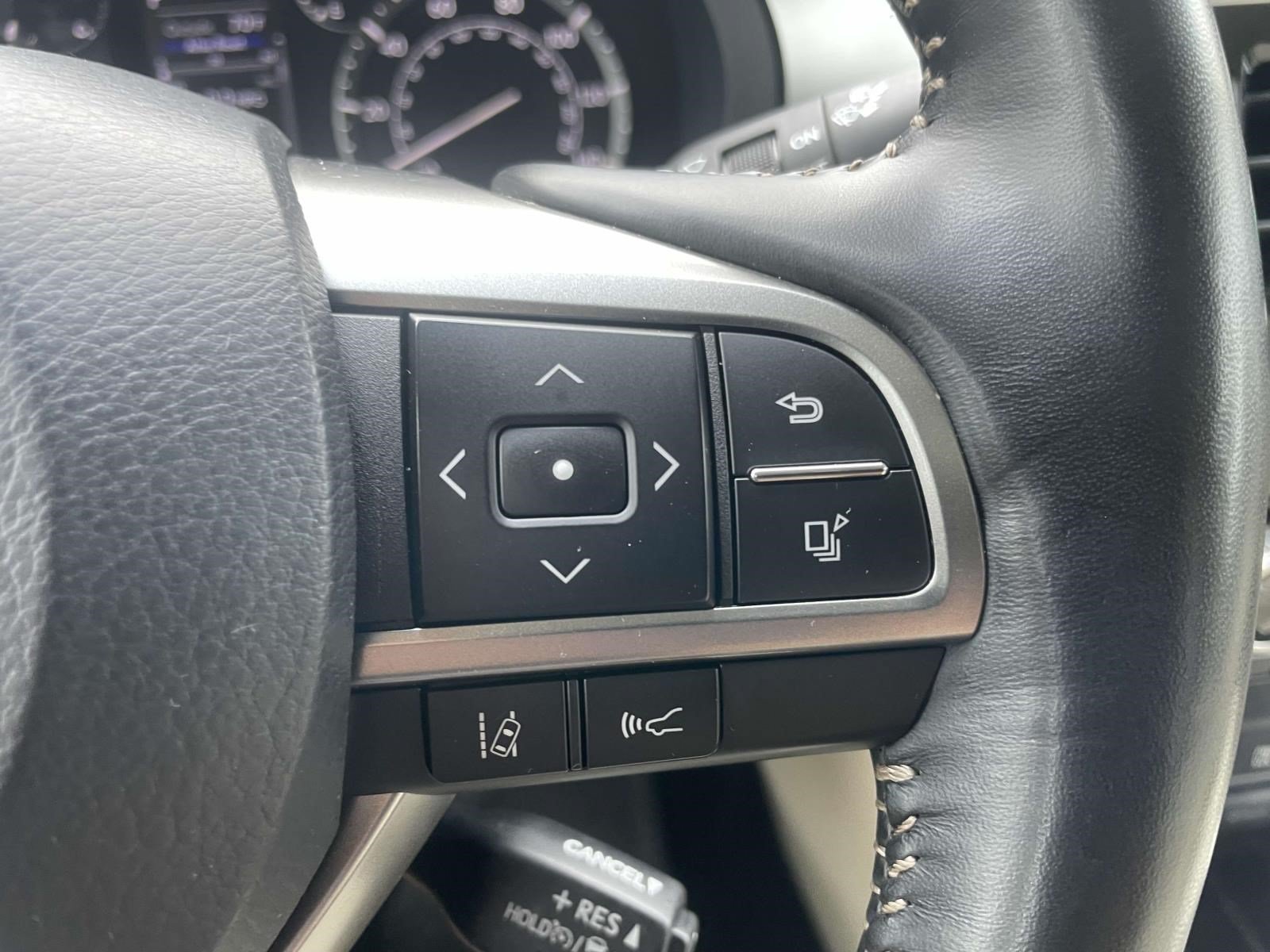 Used 2023 Lexus GX 460 Premium w/ Accessory Package AWD/4WD image 14