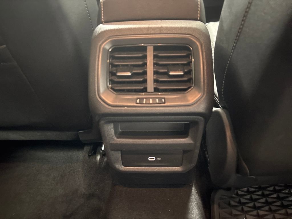 Used 2023 Volkswagen Taos SE image 37