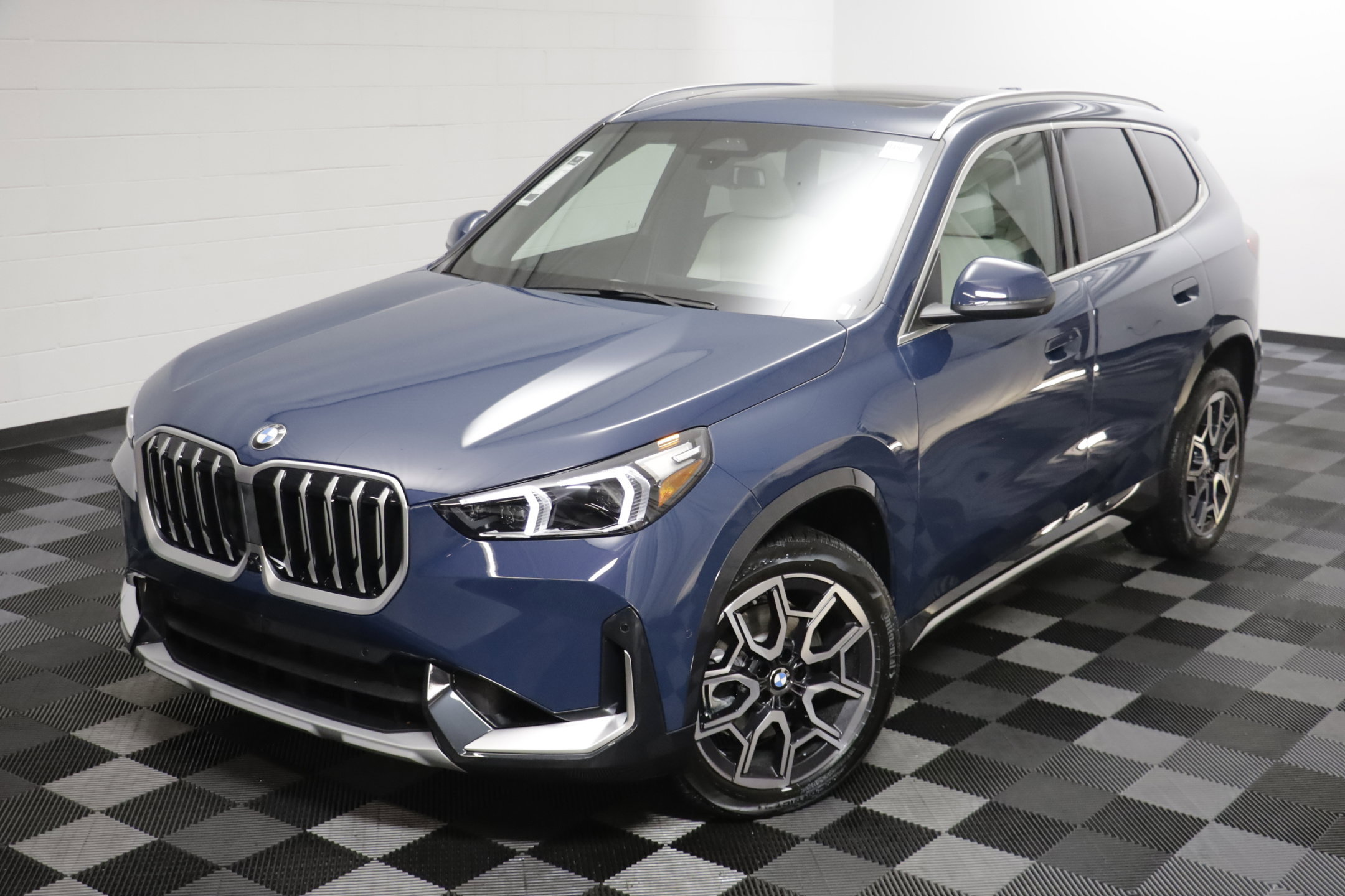 New 2027 BMW X1 xDrive28i AWD/4WD image 2