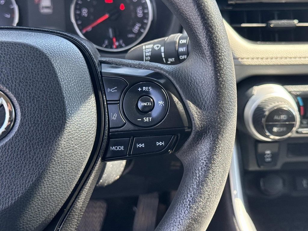 Used 2022 Toyota RAV4 XLE image 27