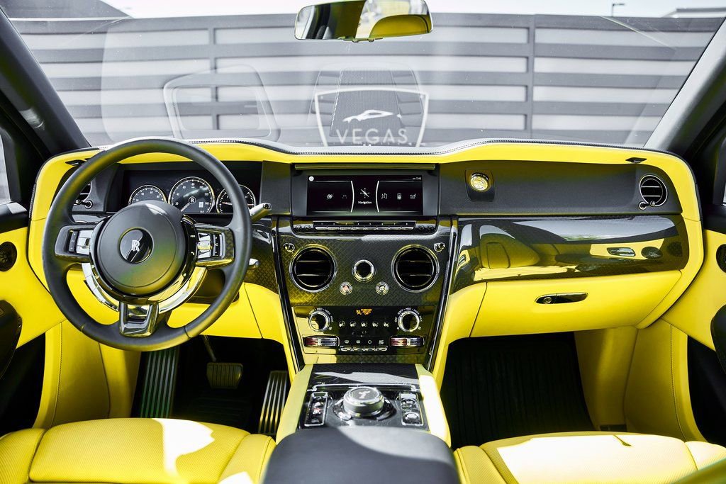 Used 2022 Rolls-Royce Cullinan Black Badge w/ Dark Exterior Package image 59