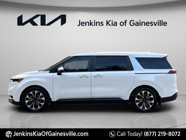 Used 2024 Kia Carnival EX FWD image 3