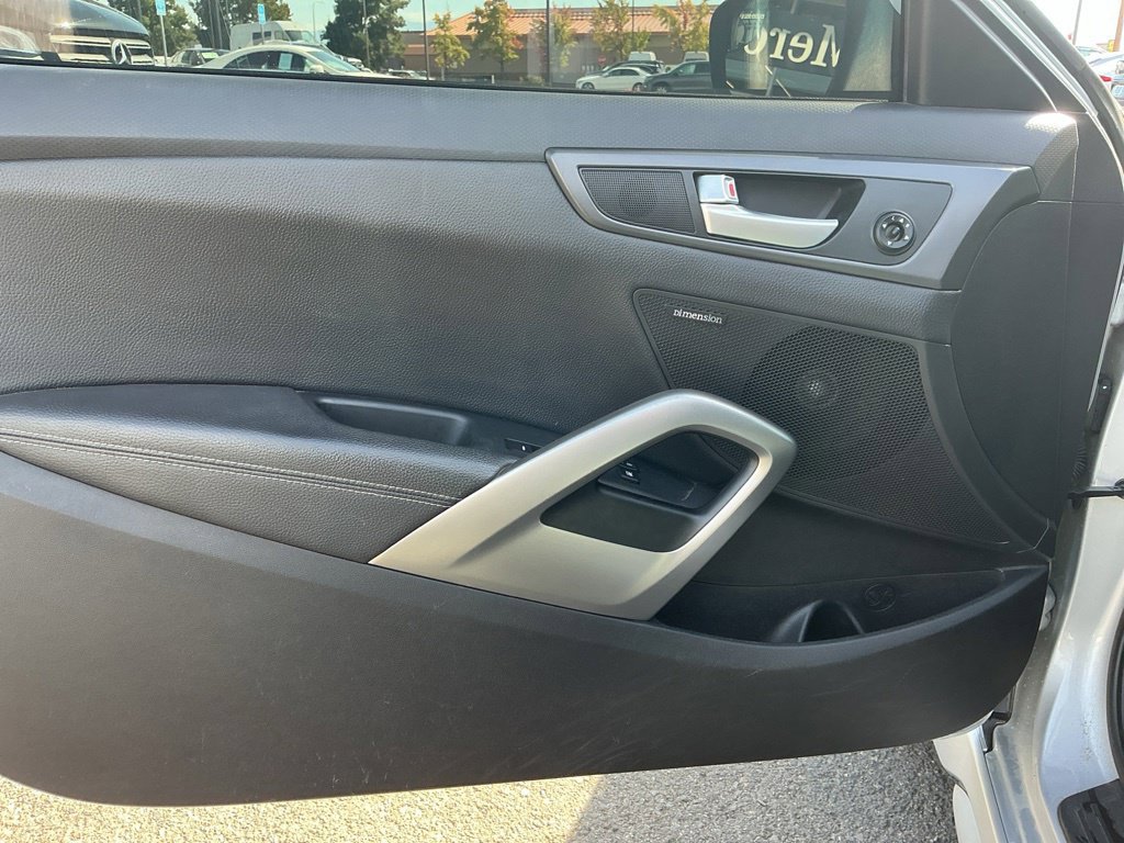 Used 2017 Hyundai Veloster Turbo FWD image 11