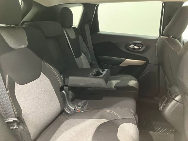 Used 2018 Jeep Cherokee Latitude w/ Altitude Package AWD/4WD image 42