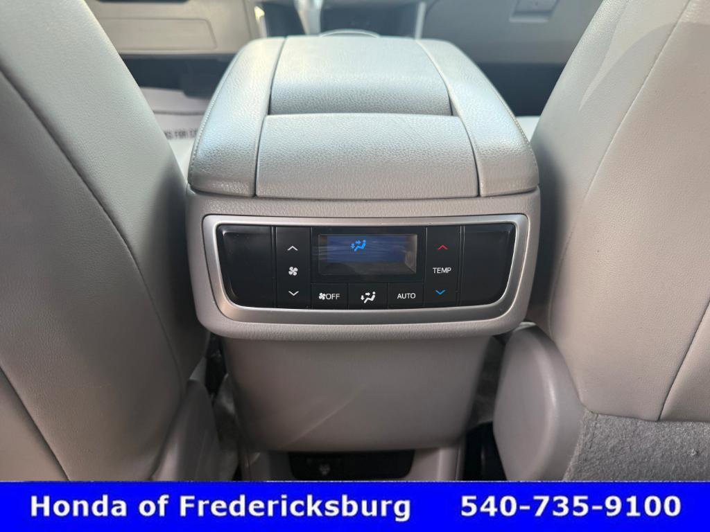Used 2015 Toyota Highlander XLE AWD/4WD image 32
