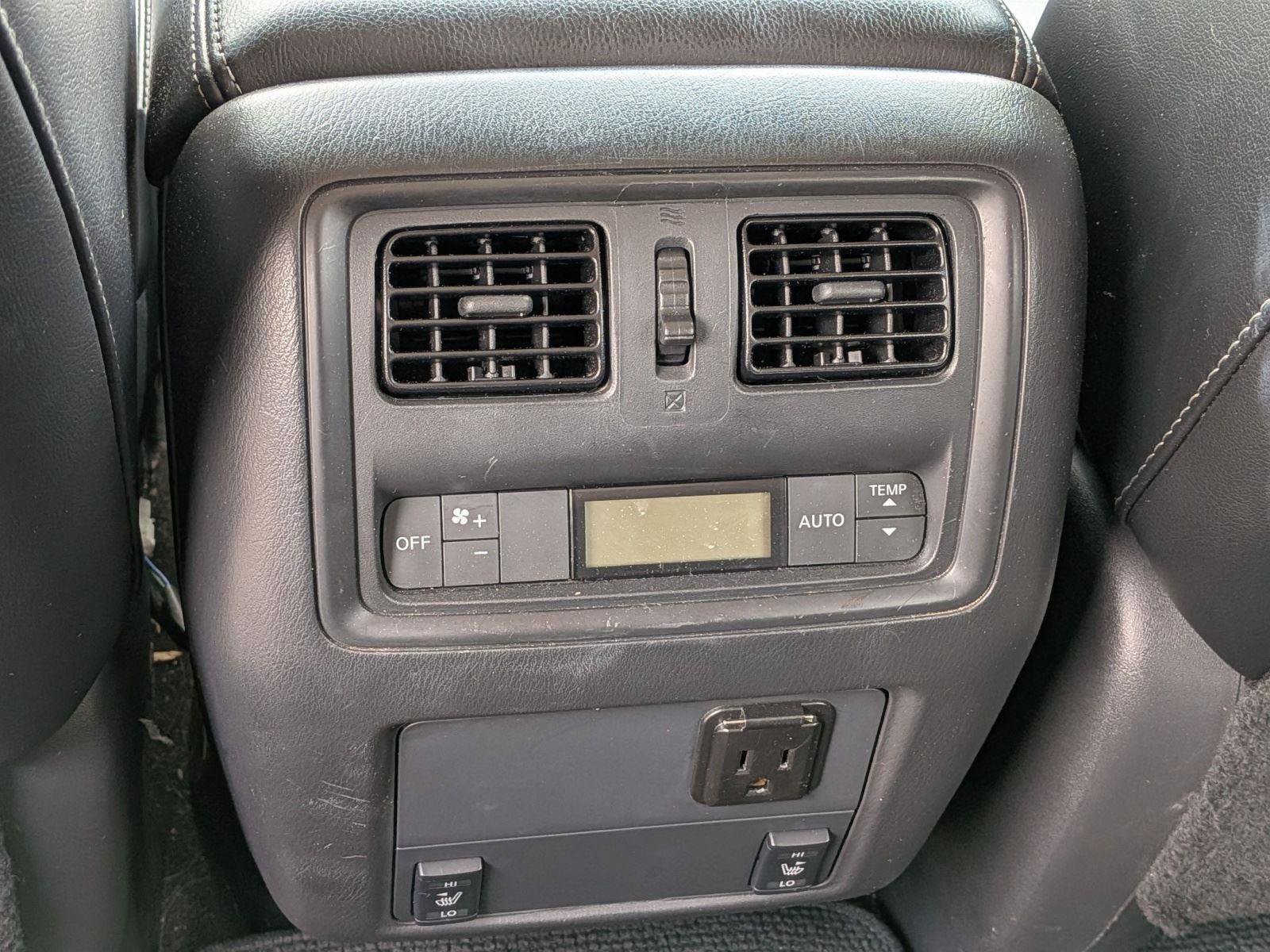 Used 2015 Nissan Pathfinder SL w/ SL Tech Package FWD image 44