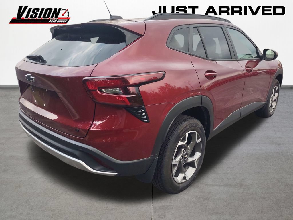 Used 2024 Chevrolet Trax LT w/ Driver Confidence Package FWD image 5