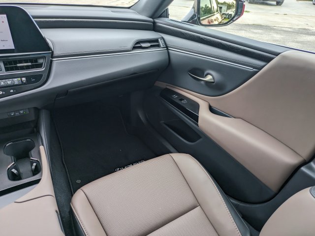 Used 2025 Lexus ES 350 w/ Premium Package FWD image 17