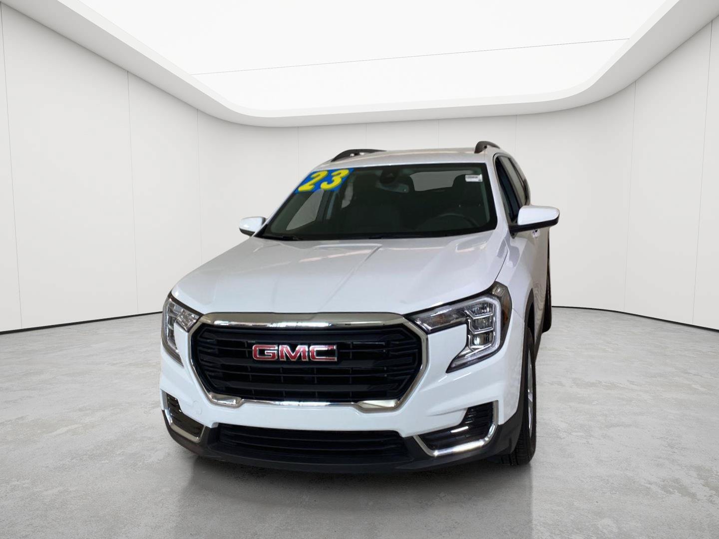 Certified 2023 GMC Terrain SLE w/ Driver Convenience Package AWD/4WD image 2