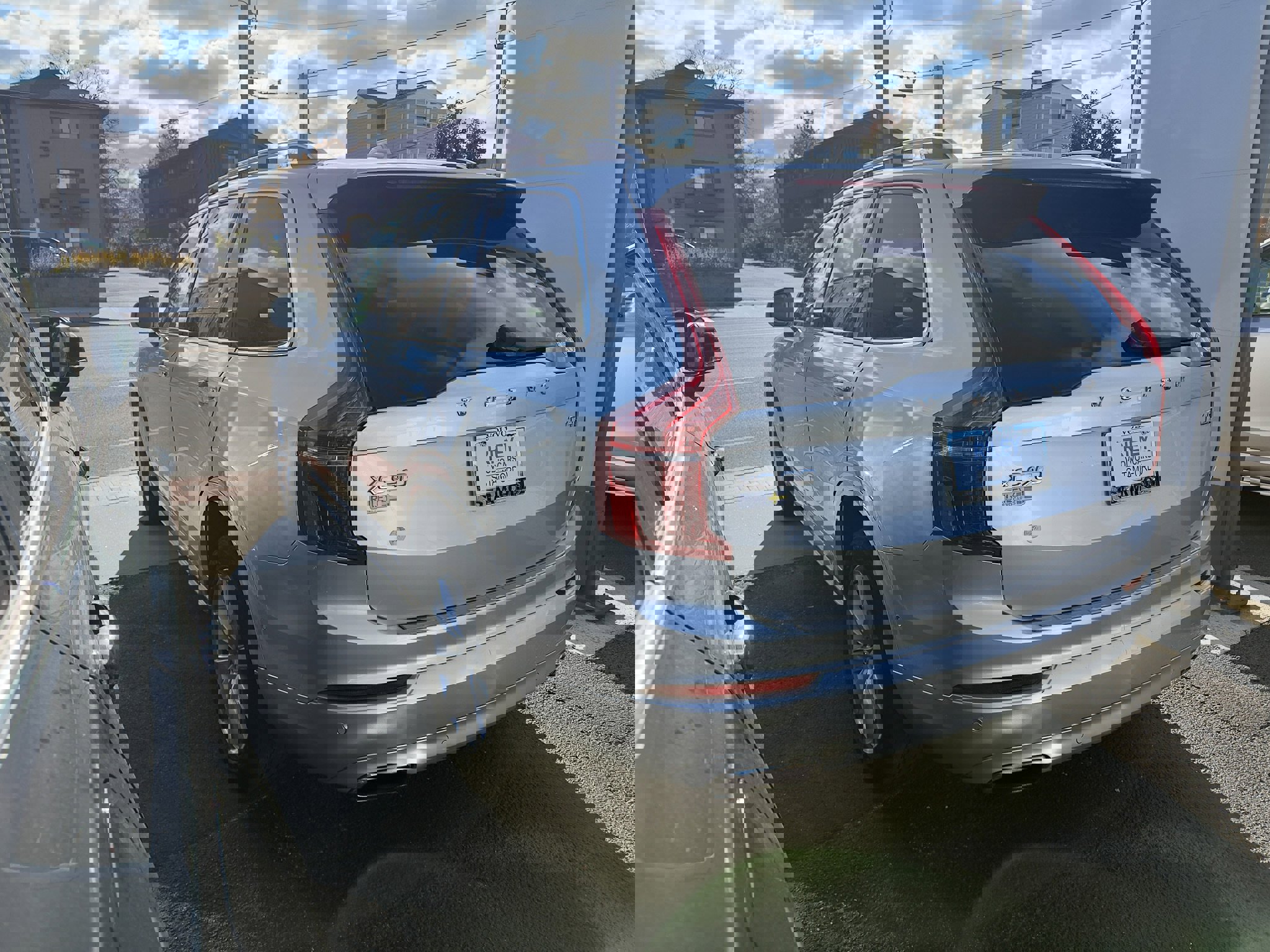 Used 2018 Volvo XC90 T6 Momentum w/ Convenience Package image 4