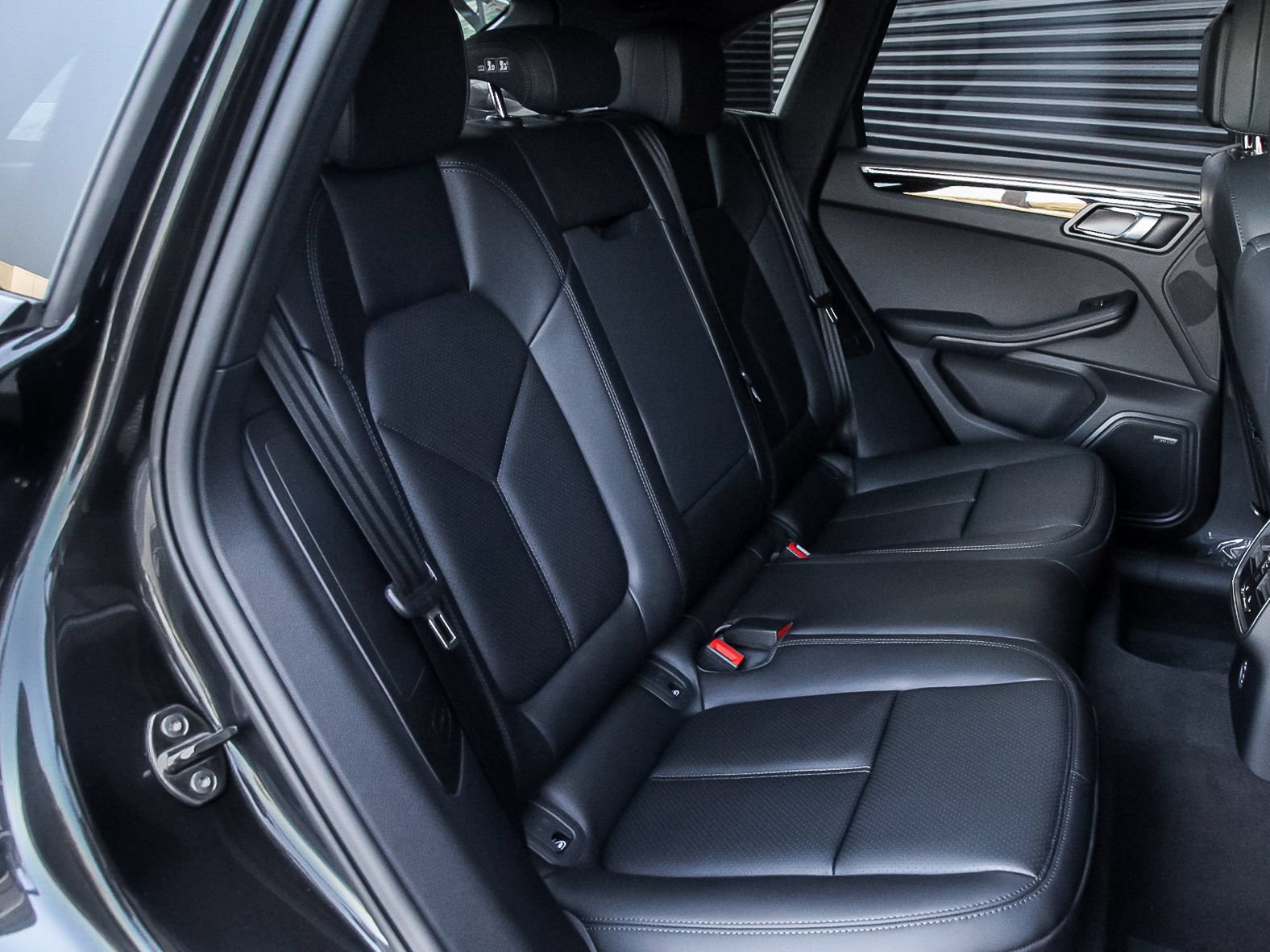 New 2026 Porsche Macan AWD/4WD image 25
