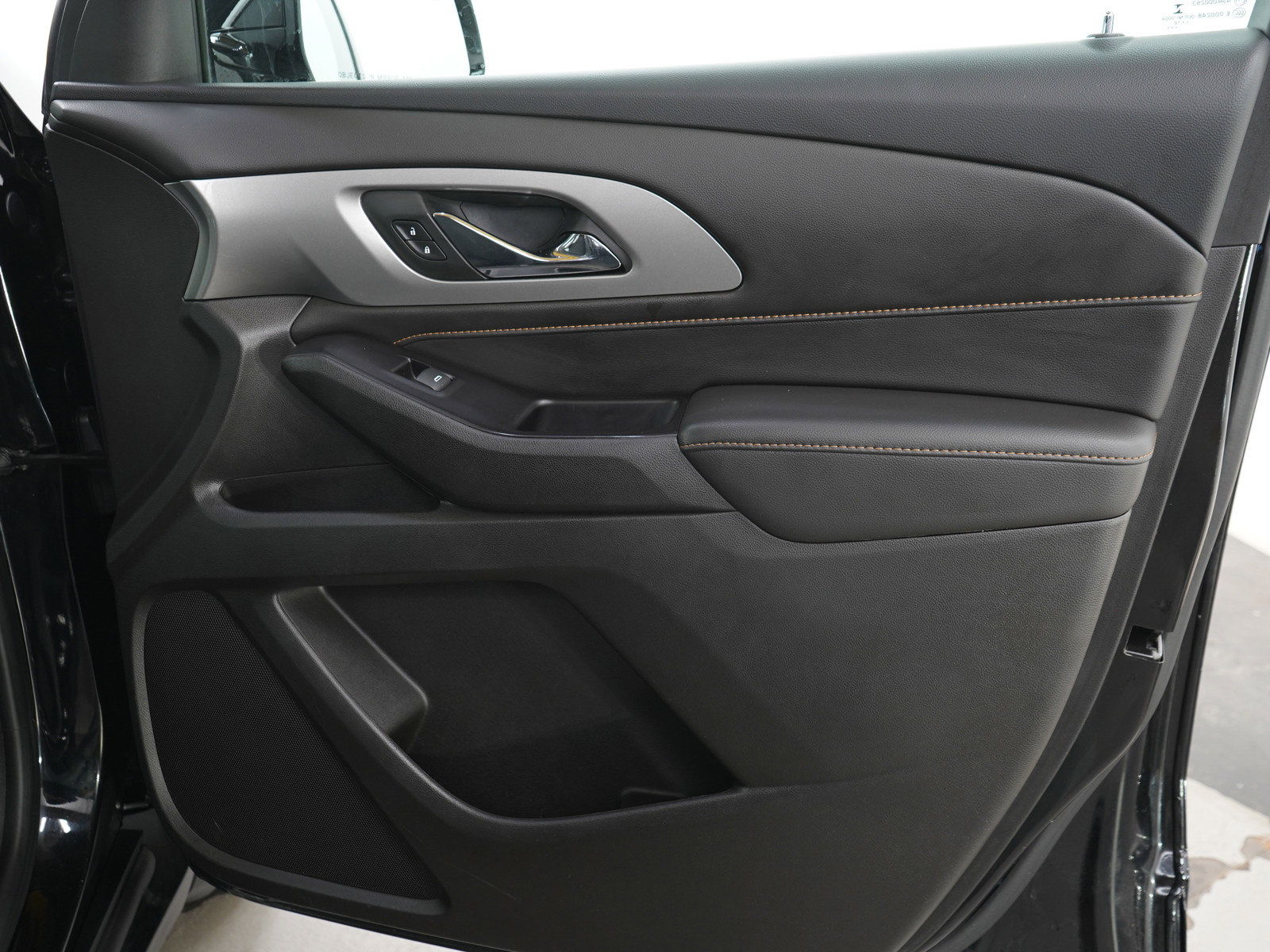 Used 2018 Chevrolet Traverse LT w/ LPO, Floor Liner Package image 12