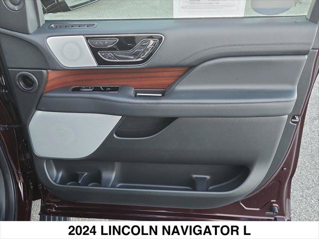 Used 2024 Lincoln Navigator L Reserve AWD/4WD image 32