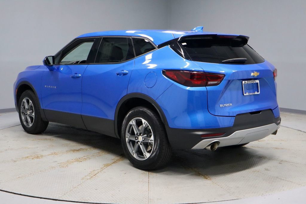 Used 2025 Chevrolet Blazer LT FWD image 11