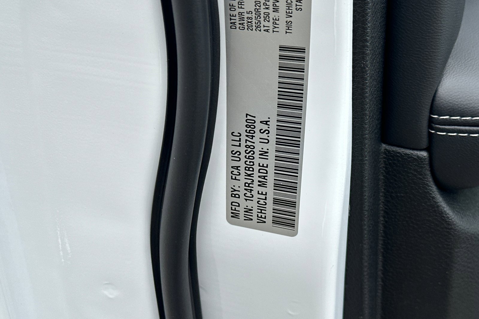 New 2025 Jeep Grand Cherokee L Limited w/ Black Appearance Package image 28