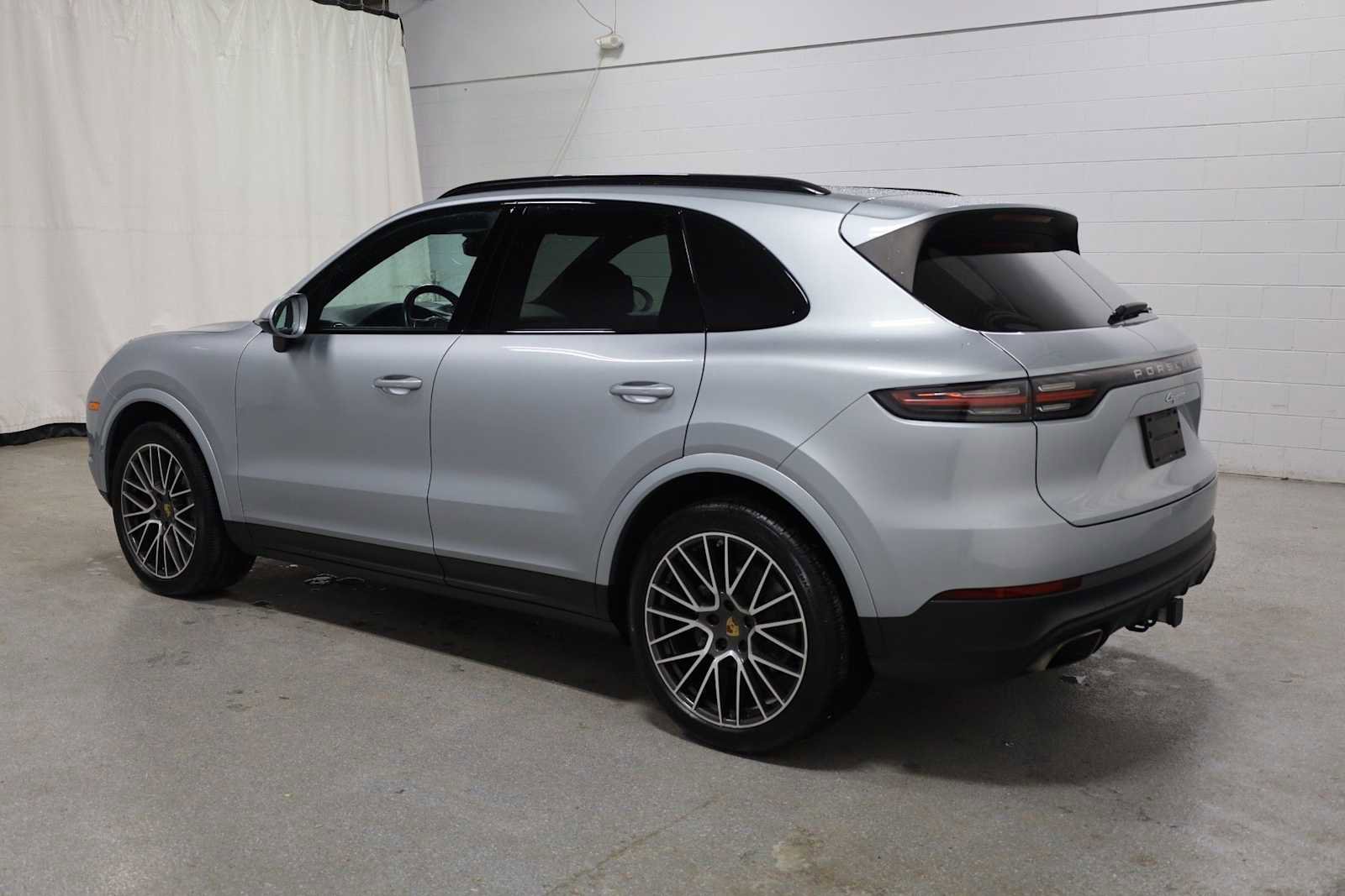 Used 2021 Porsche Cayenne image 3