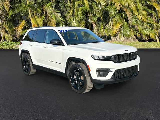 Used 2024 Jeep Grand Cherokee Altitude image 2