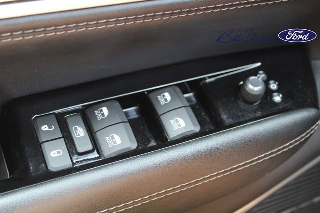 Used 2024 Jeep Wagoneer L Series II RWD image 22