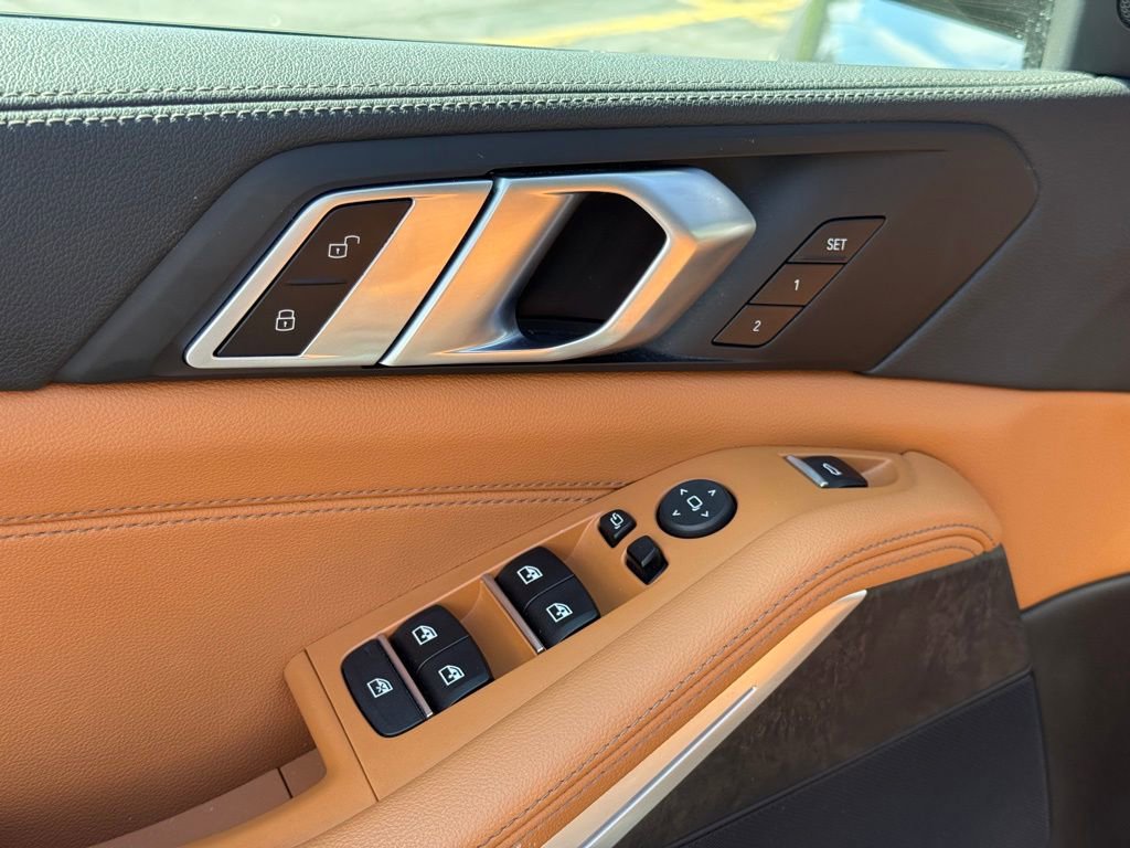 Used 2022 BMW X5 xDrive40i w/ M Sport Package image 10