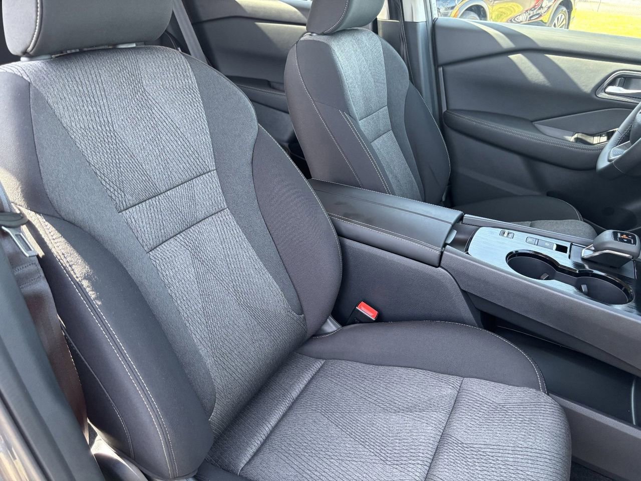 Certified 2026 Nissan Rogue SV FWD image 9