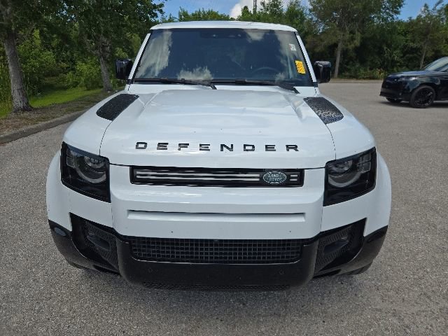 Used 2025 Land Rover Defender 110 X-Dynamic SE AWD/4WD image 8