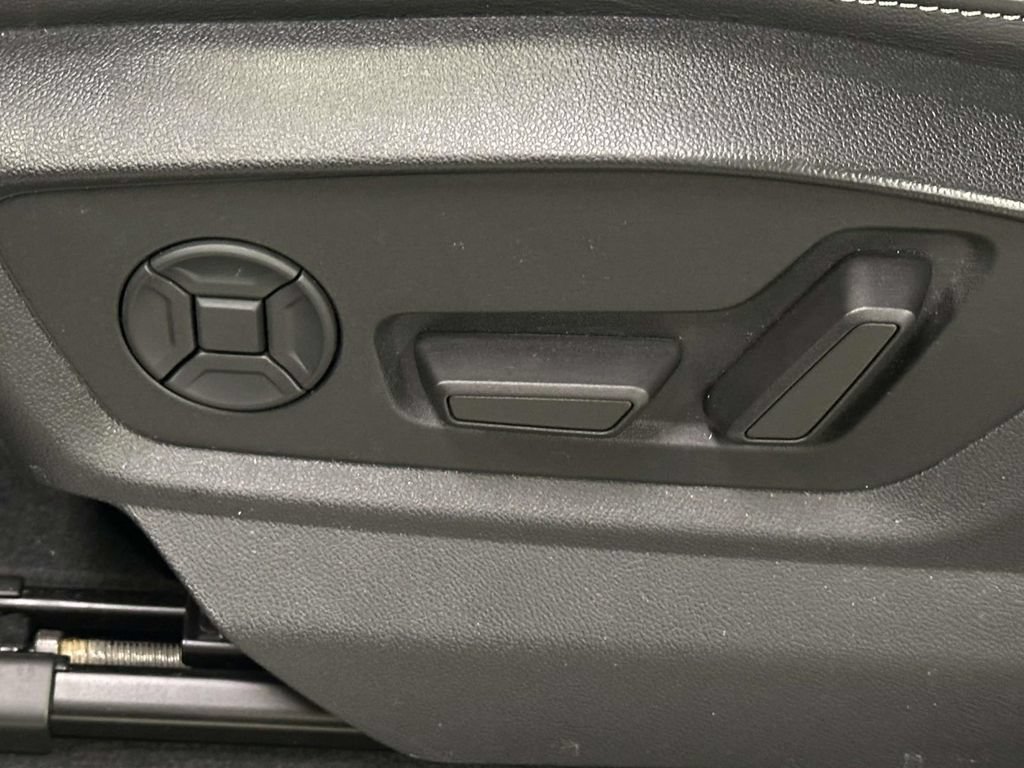 Used 2023 Audi Q8 Prestige w/ Prestige Package AWD/4WD image 22