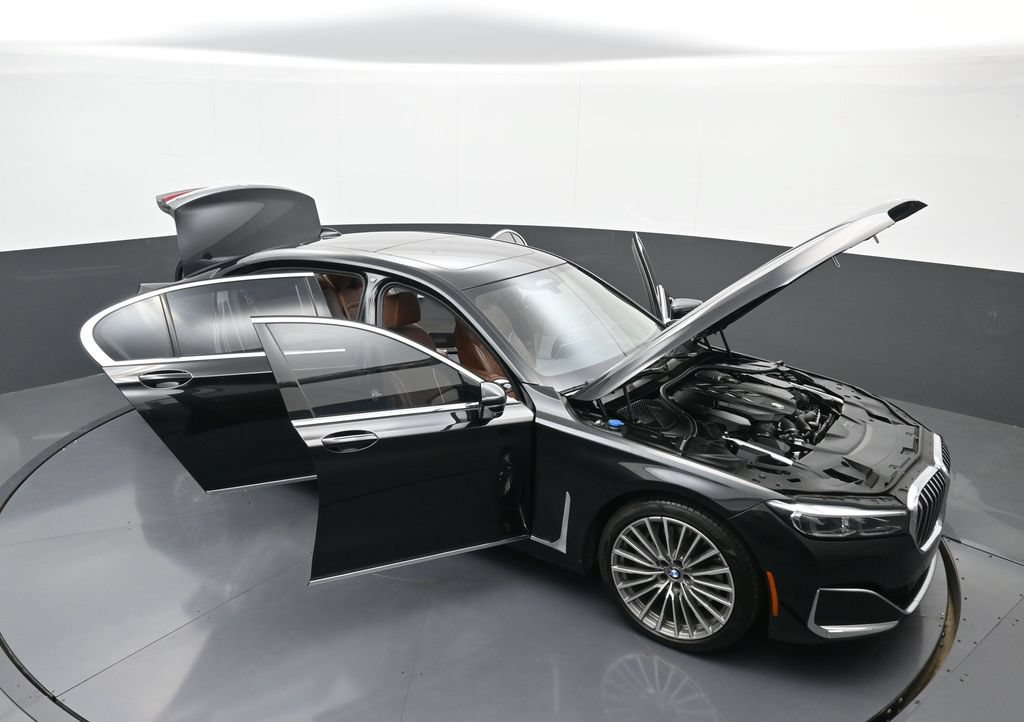 Used 2022 BMW 750i xDrive w/ Autobahn Package AWD/4WD image 38