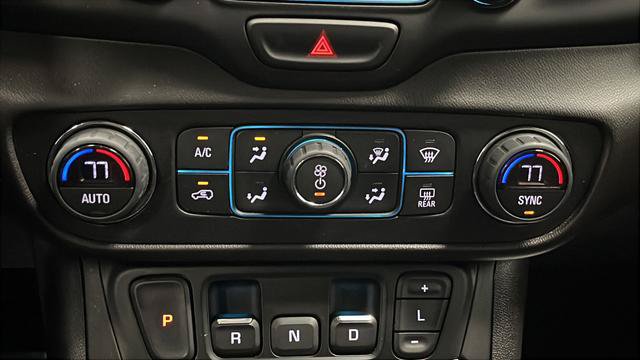 Used 2021 GMC Terrain SLT w/ Infotainment Package II AWD/4WD image 17