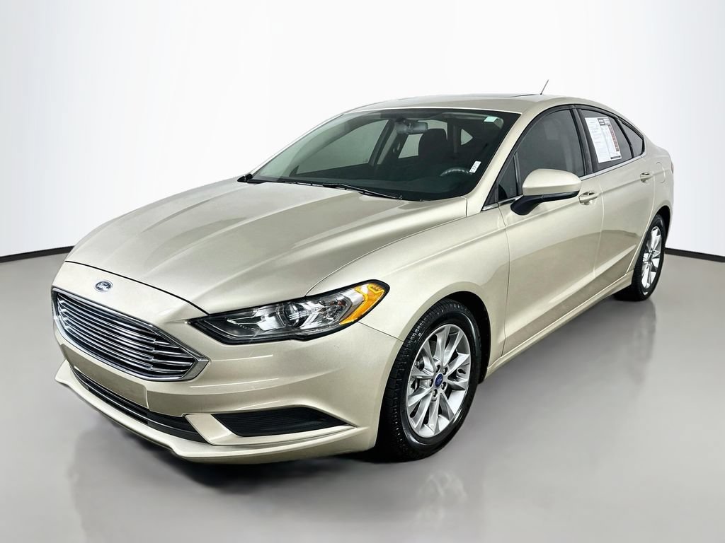 Used 2017 Ford Fusion SE w/ Fusion SE Technology Package FWD video 3