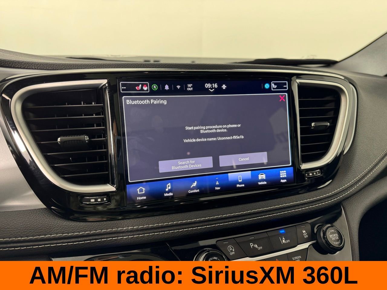 Used 2025 Chrysler Pacifica Limited image 18