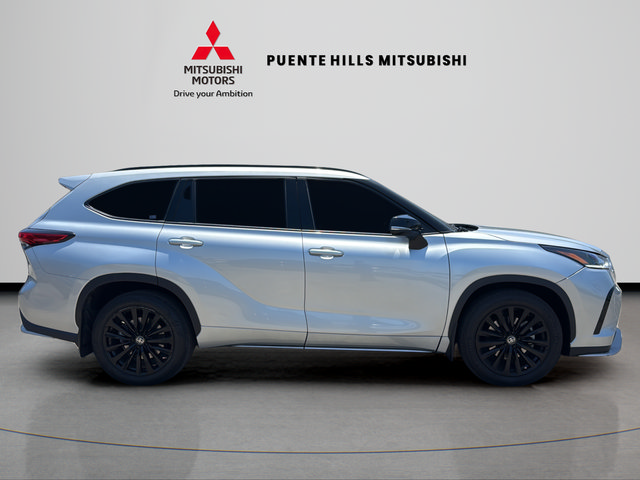 Used 2023 Toyota Highlander XSE AWD/4WD image 4