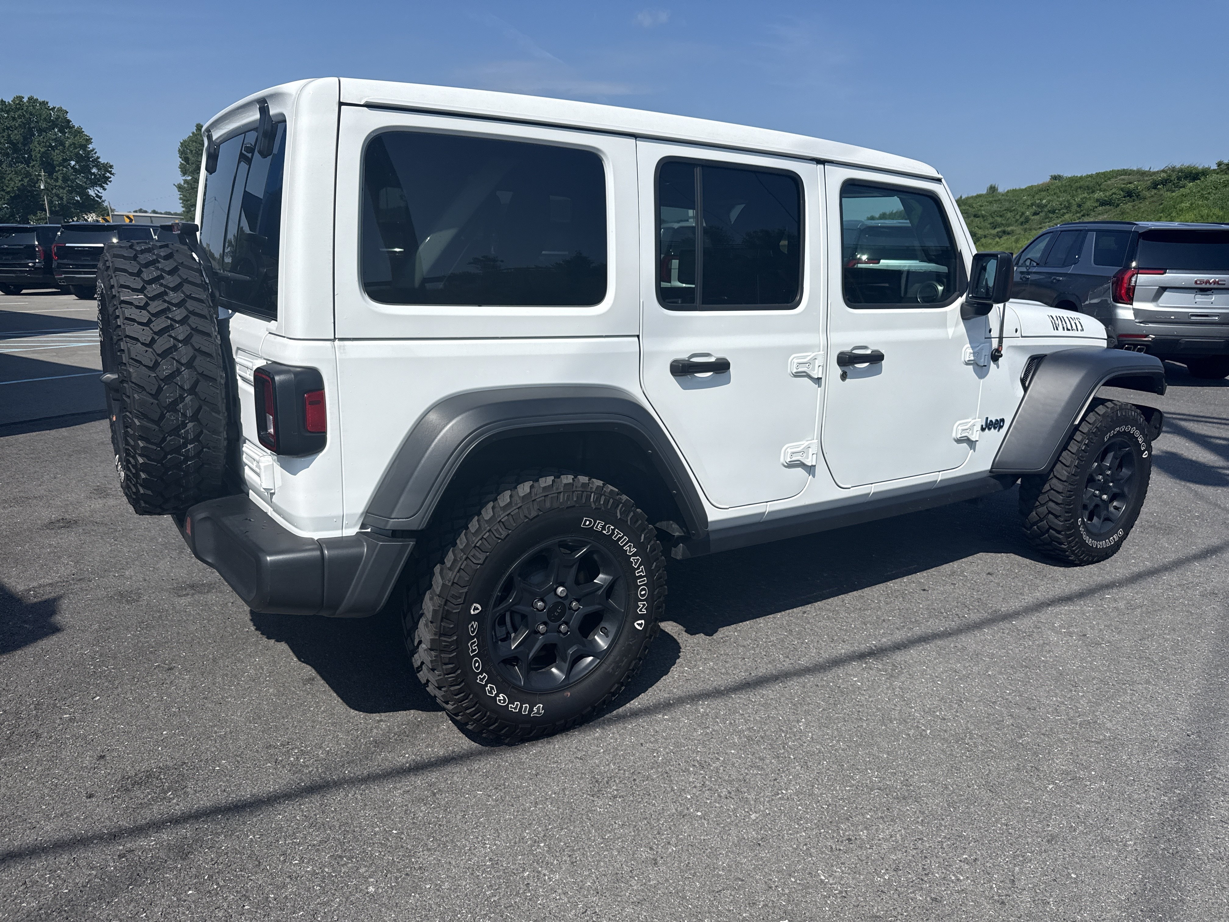 Used 2023 Jeep Wrangler Unlimited w/ Sun & Screen Package AWD/4WD video 3