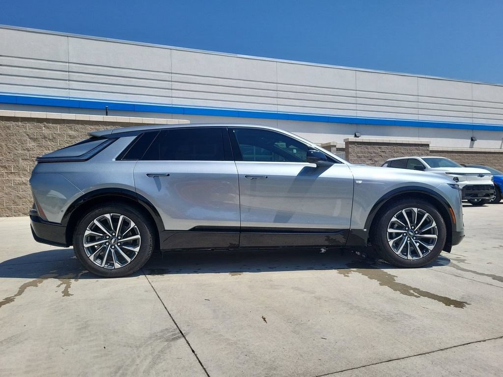 Used 2024 Cadillac Lyriq Sport AWD/4WD image 9