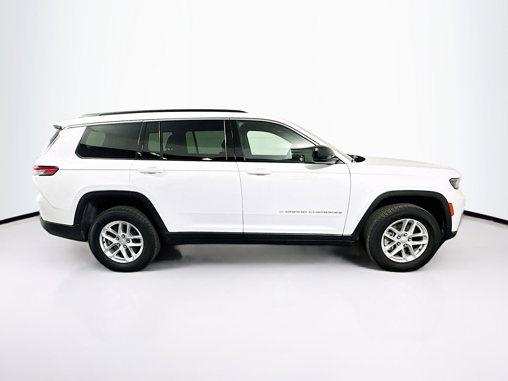 Used 2025 Jeep Grand Cherokee L Laredo image 10