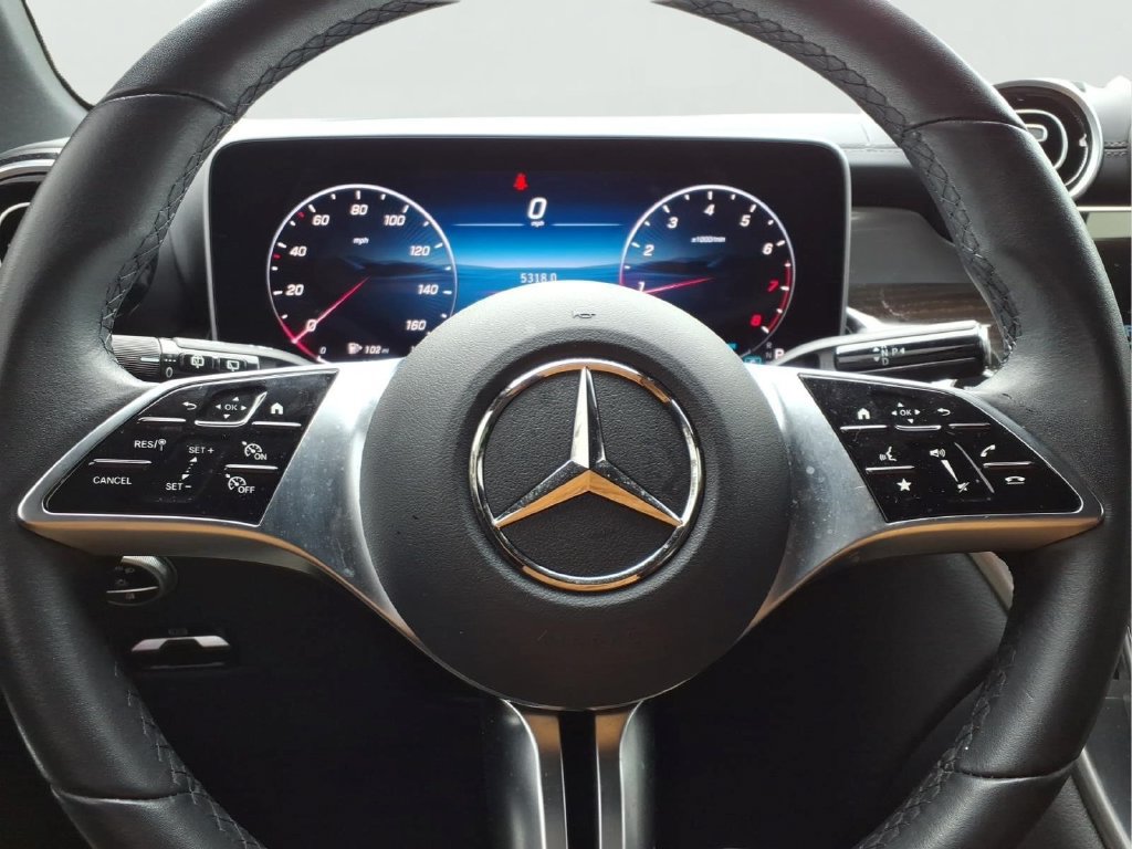 Used 2025 Mercedes-Benz GLC 300 image 9