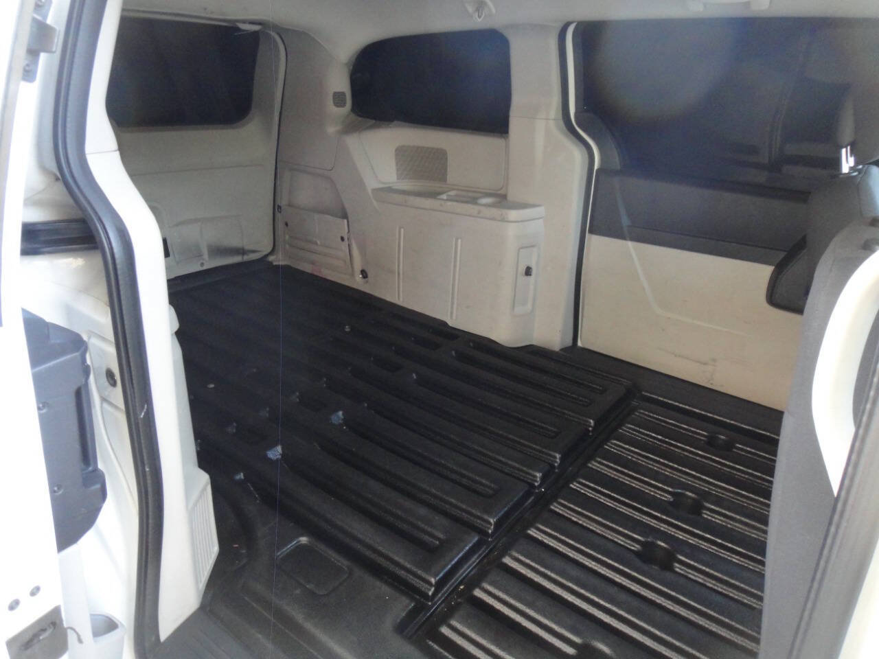 Used 2010 Dodge Grand Caravan FWD image 19