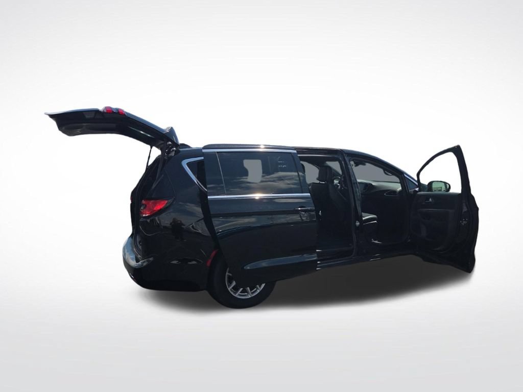 Used 2025 Chrysler Pacifica Select FWD image 15
