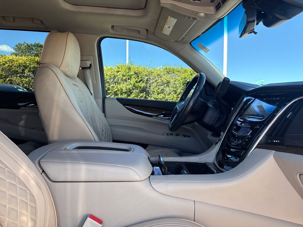 Used 2019 Cadillac Escalade Luxury RWD image 34
