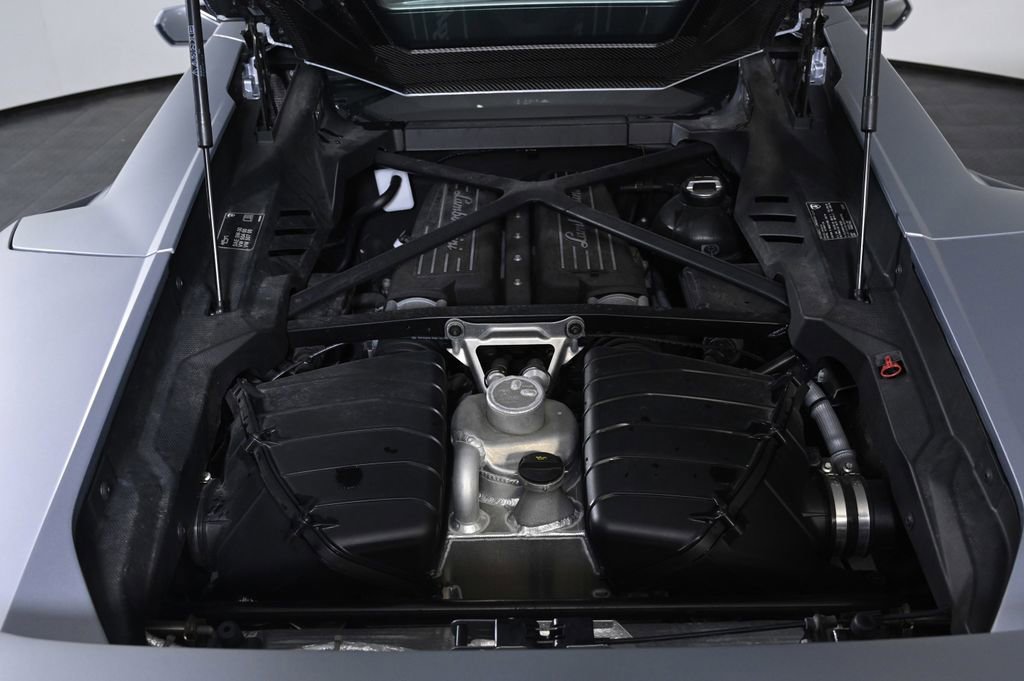 Used 2023 Lamborghini Huracan Tecnica RWD image 3