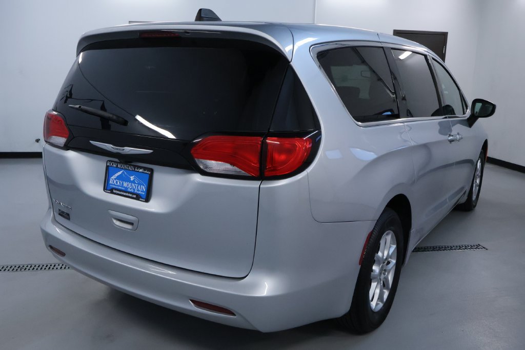 Used 2023 Chrysler Voyager LX FWD image 7