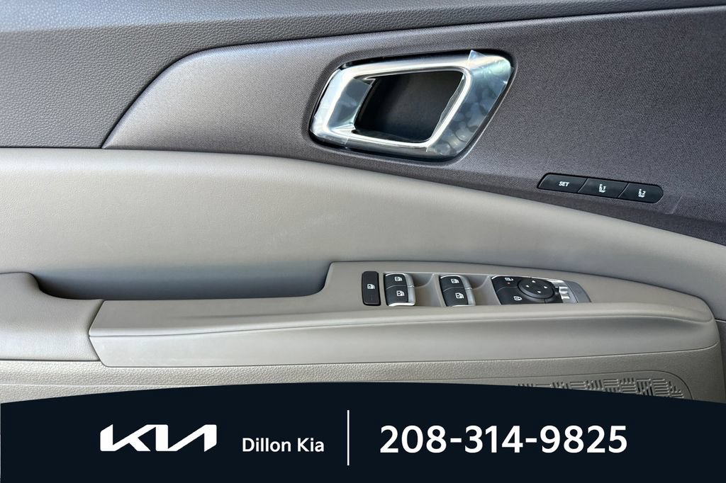 New 2026 Kia Carnival EX FWD image 12