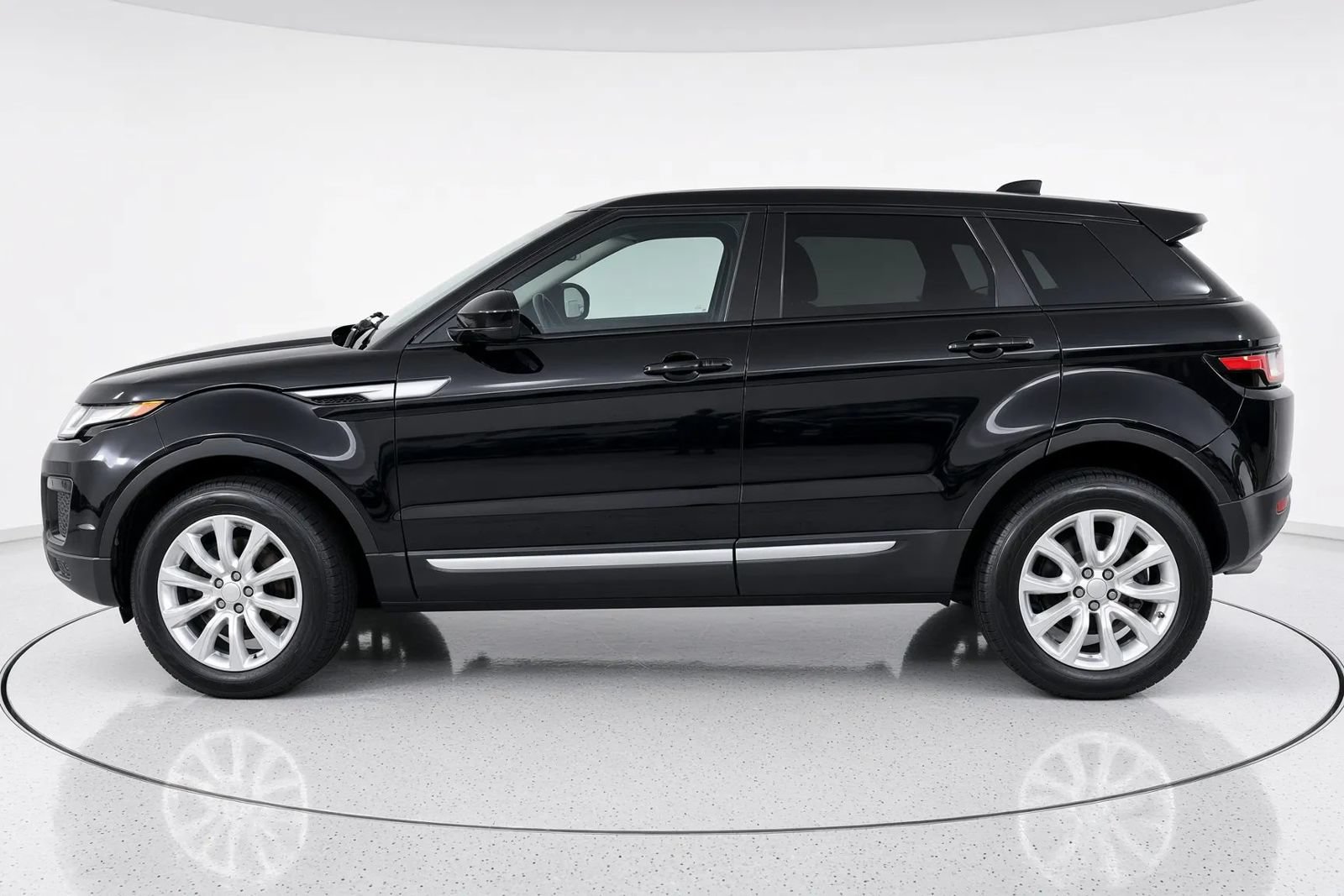 Used 2018 Land Rover Range Rover Evoque SE AWD/4WD image 8